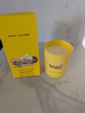 Marc Jacobs daisy candle new in box